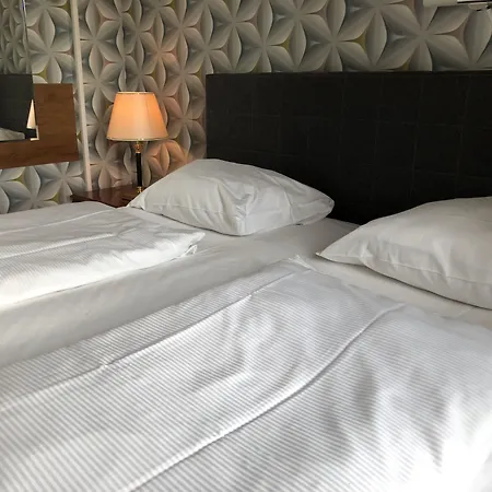 Moji Hotel
