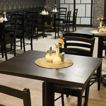 Moji Hotel 2*